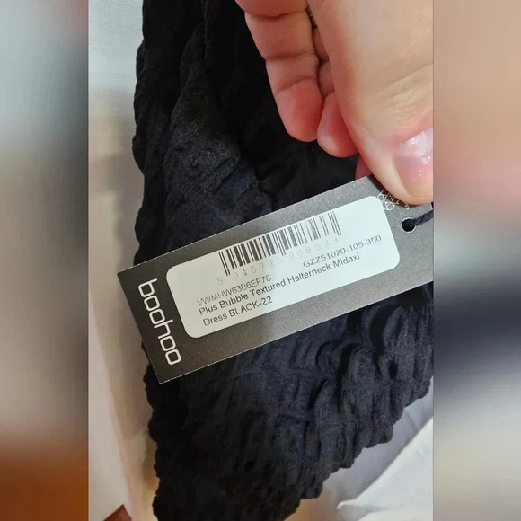 Plus Size Bubble Texture Midi Dress with Halter Neck - Picture 4 of 7